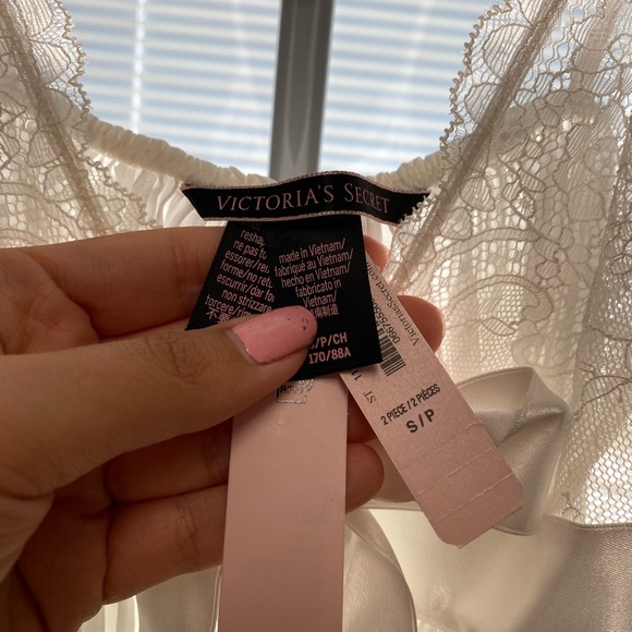 Victoria's Secret || Victoria’s Secret bridal Pleated Lace Babydoll lingerie - Picture 13 of 13